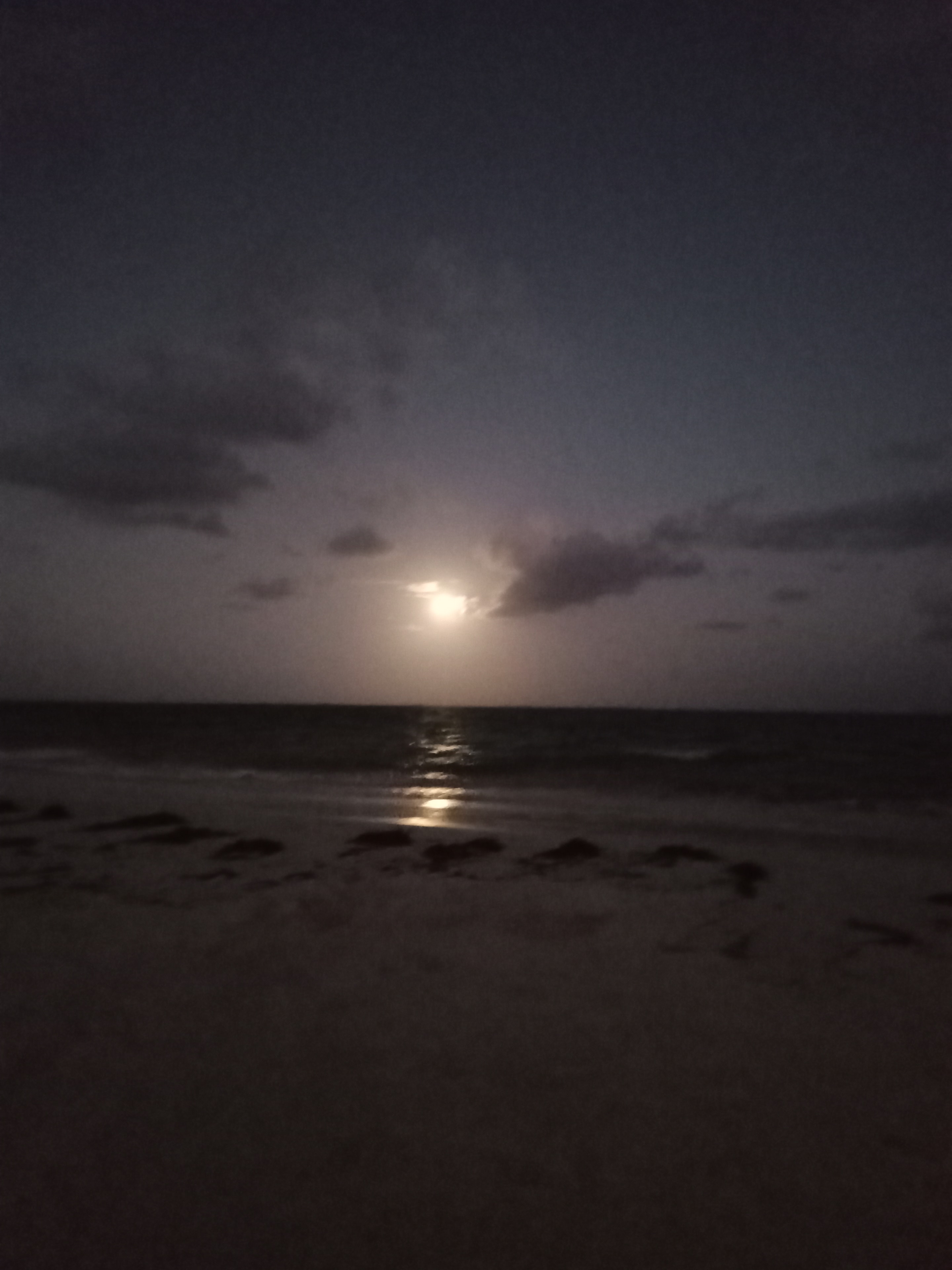 Luna llena sobre el mar — Puerto Morelos